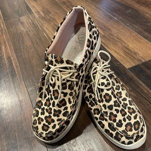 Leopard shoes